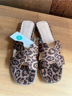A New Day (size 8) Leopard Print Slide Sandals Modern Flats